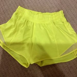 never worn lululemon hotty hots size 2!